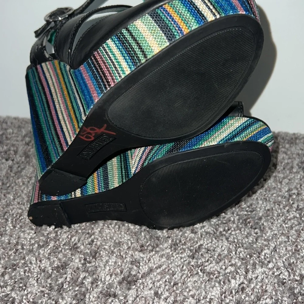 Unlisted Striped Wedge Heels